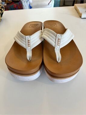 Reef Shea White and Tan Platform Thong Sandals Size 9